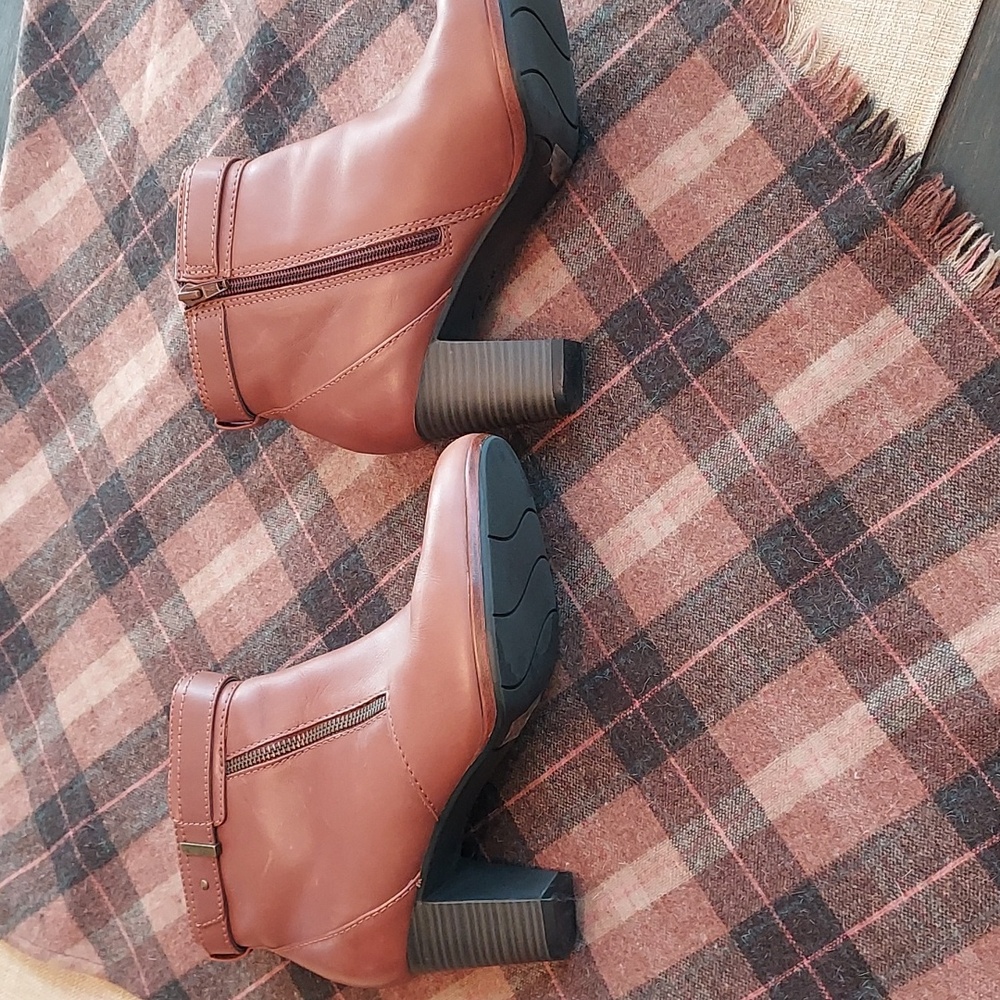 Clarks Tan Ankle Booties - Picture 4 of 5